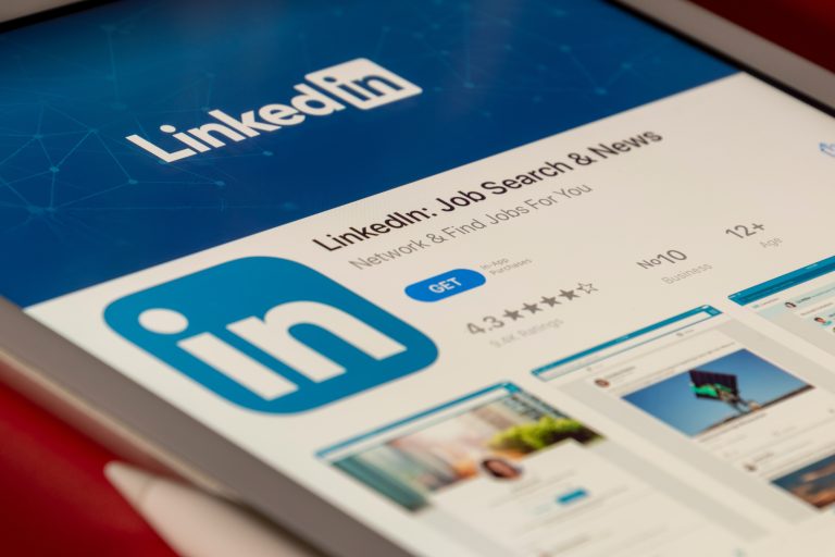 Cracking the LinkedIn Code: Tapping into the Goldmine of B2B Social Media Marketing